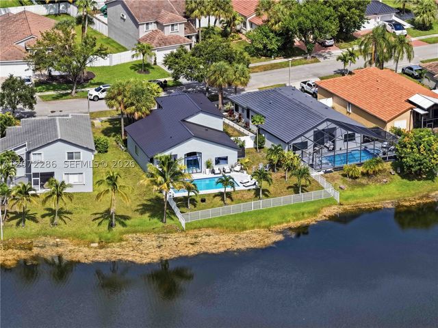 226 SW 180th Ave, Pembroke Pines, FL 33029