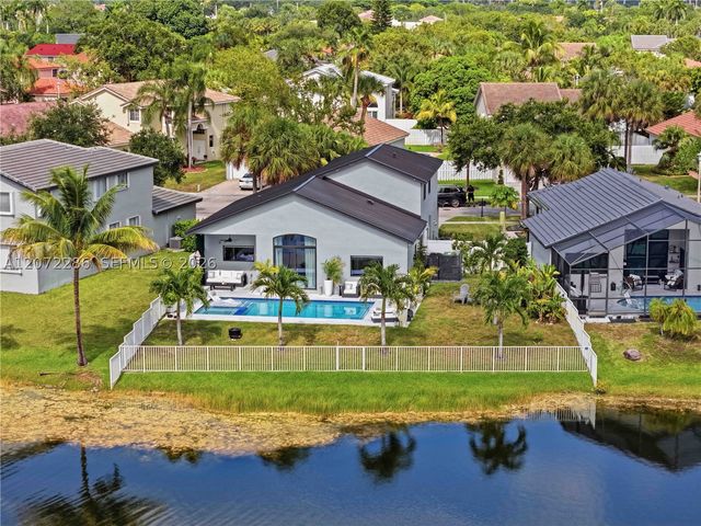 226 SW 180th Ave, Pembroke Pines, FL 33029