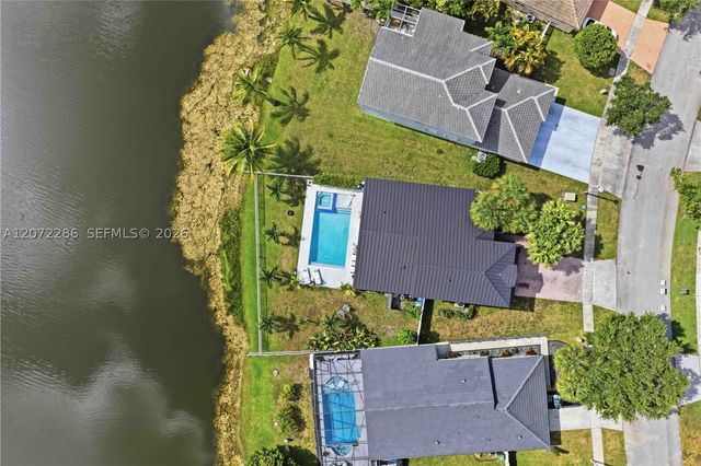 226 SW 180th Ave, Pembroke Pines, FL 33029