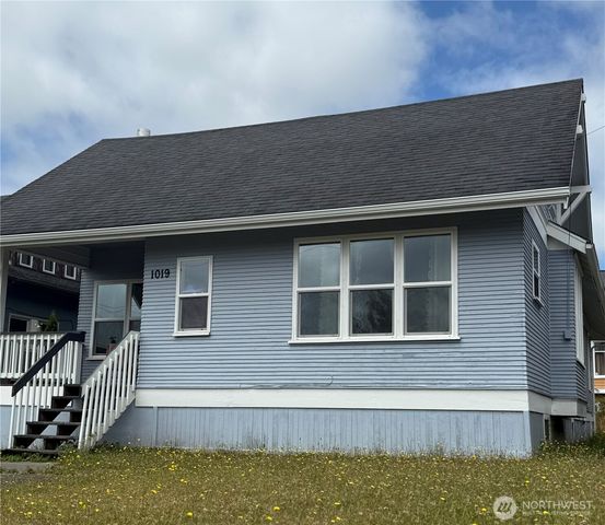 1019 Duryea Street, Raymond, WA 98577