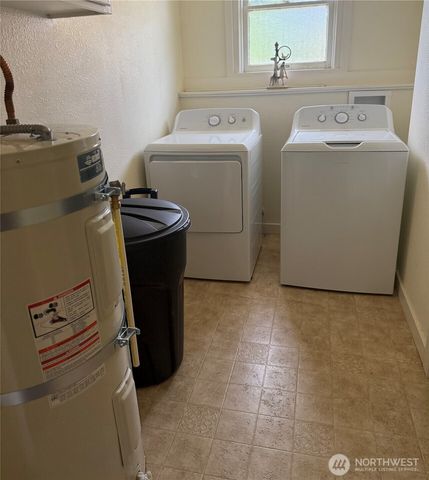 1019 Duryea Street, Raymond, WA 98577