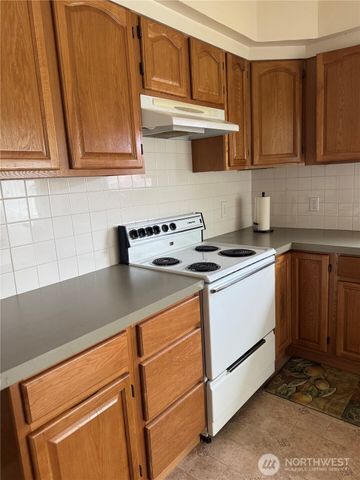 1019 Duryea Street, Raymond, WA 98577