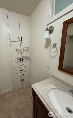 1019 Duryea Street, Raymond, WA 98577