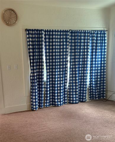 1019 Duryea Street, Raymond, WA 98577