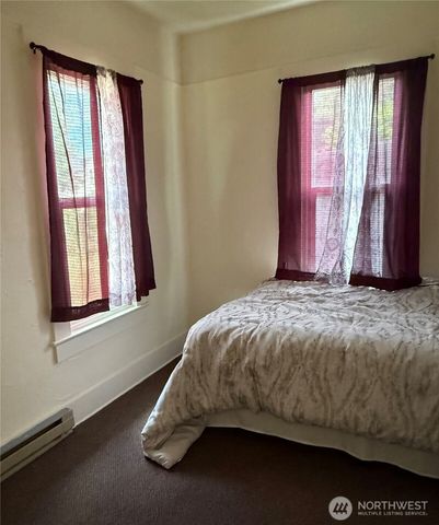 1019 Duryea Street, Raymond, WA 98577