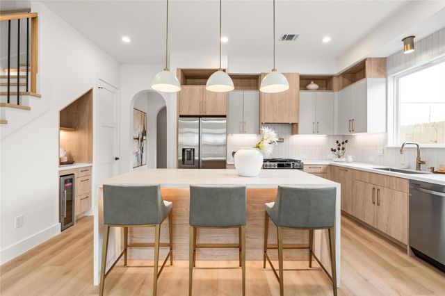 214 E 32nd Street A, Houston, TX 77018