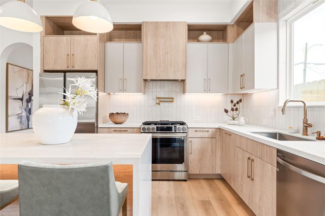 214 E 32nd Street A, Houston, TX 77018