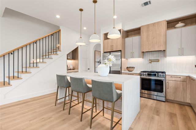 214 E 32nd Street A, Houston, TX 77018