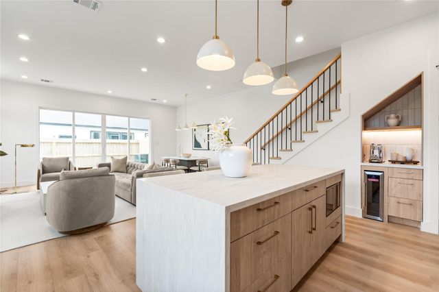 214 E 32nd Street A, Houston, TX 77018