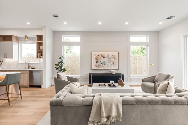 214 E 32nd Street A, Houston, TX 77018
