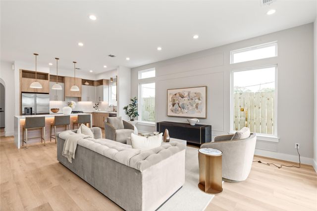 214 E 32nd Street A, Houston, TX 77018