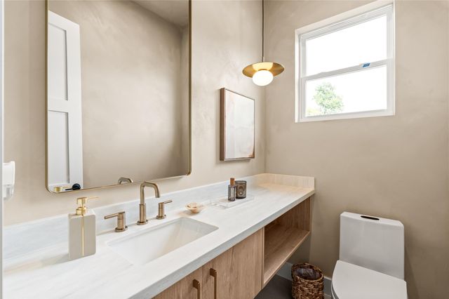 214 E 32nd Street A, Houston, TX 77018