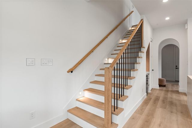 214 E 32nd Street A, Houston, TX 77018