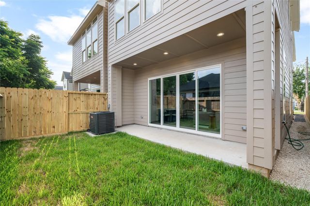 214 E 32nd Street A, Houston, TX 77018