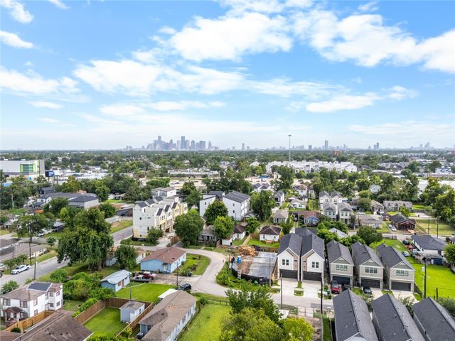 214 E 32nd Street A, Houston, TX 77018