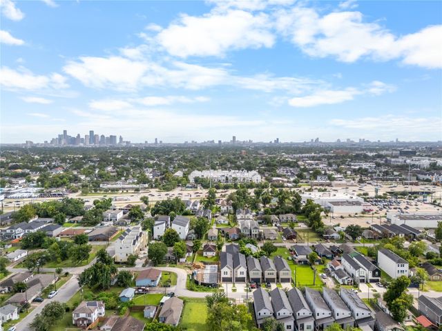 214 E 32nd Street A, Houston, TX 77018