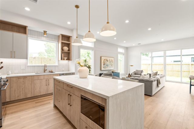 214 E 32nd Street A, Houston, TX 77018