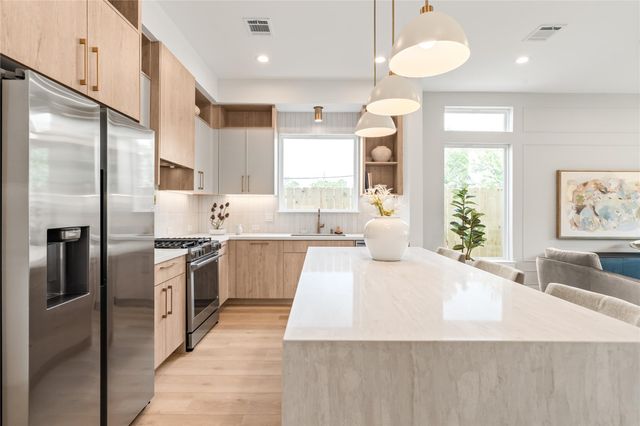 214 E 32nd Street A, Houston, TX 77018