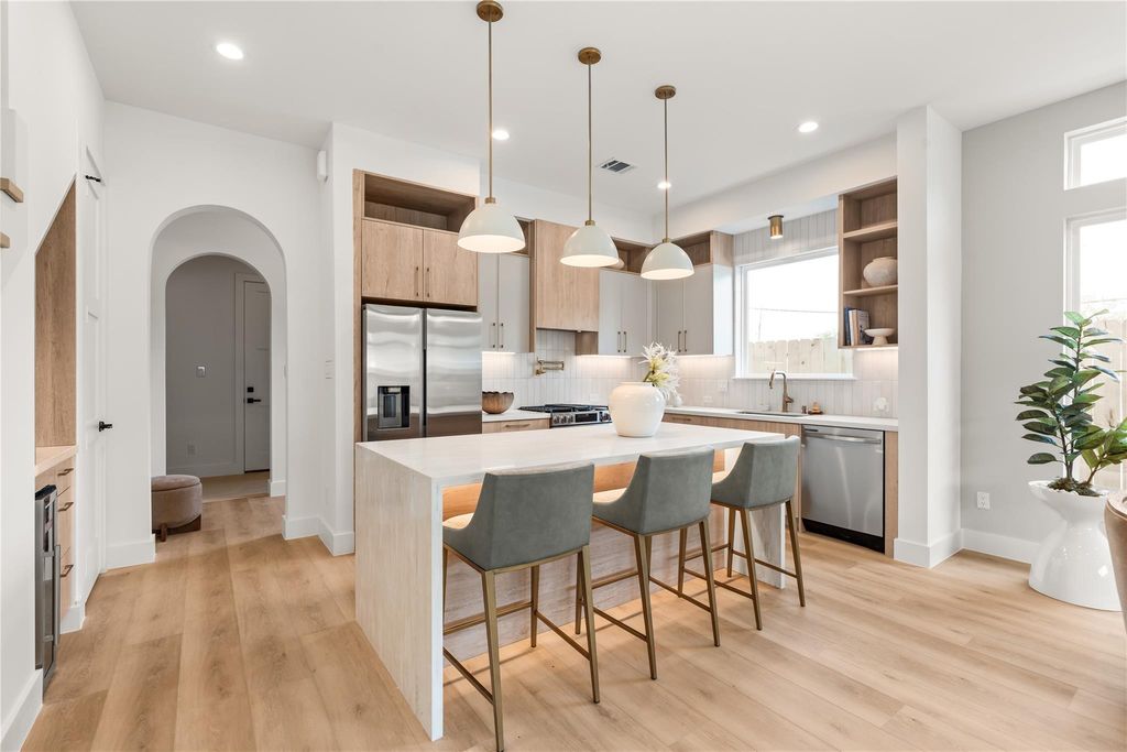 214 E 32nd Street A, Houston, TX 77018
