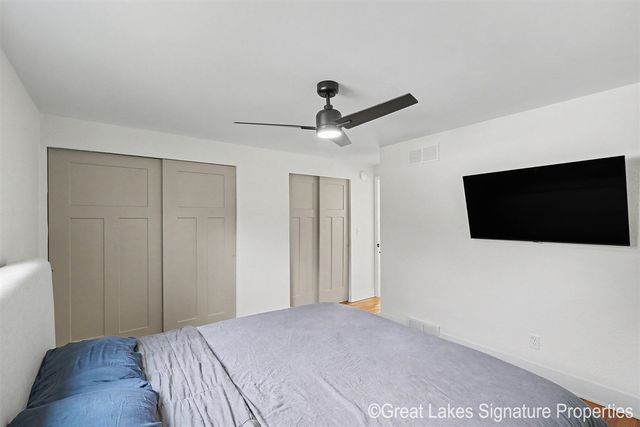 8282 Courtland Drive, Rockford, MI 49341