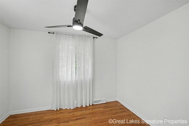 8282 Courtland Drive, Rockford, MI 49341