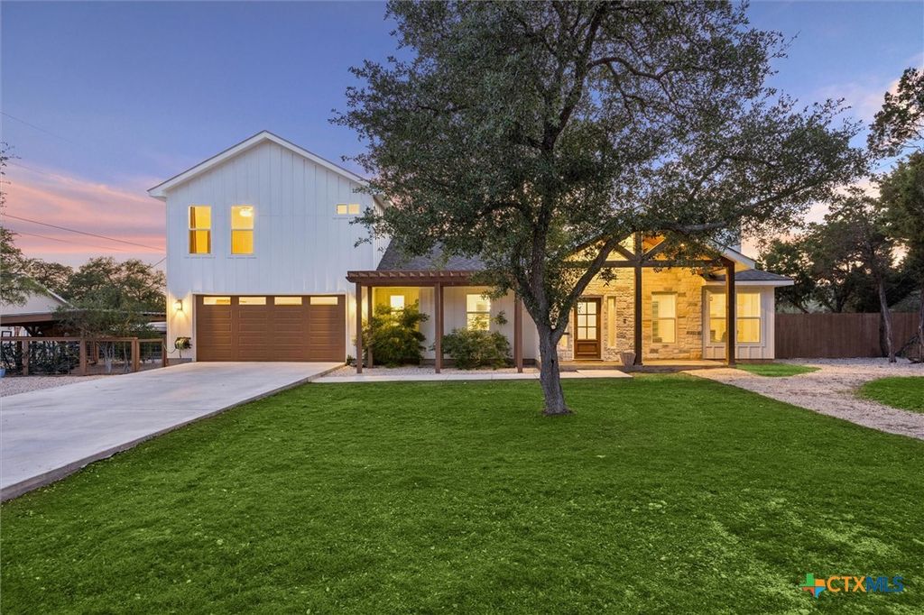1420 Persimmon Pass, Fischer, TX 78623