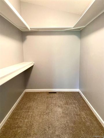 1099 Old Leake Court, Holly, MI 48442