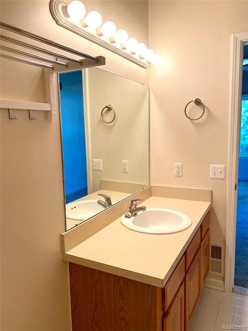 1099 Old Leake Court, Holly, MI 48442