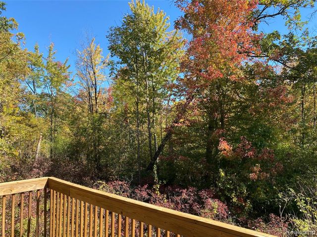 1099 Old Leake Court, Holly, MI 48442