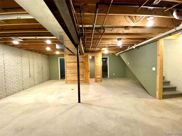 1099 Old Leake Court, Holly, MI 48442