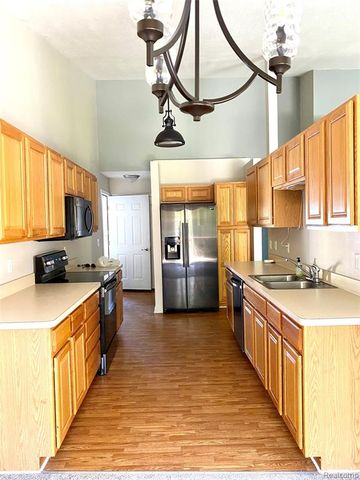 1099 Old Leake Court, Holly, MI 48442