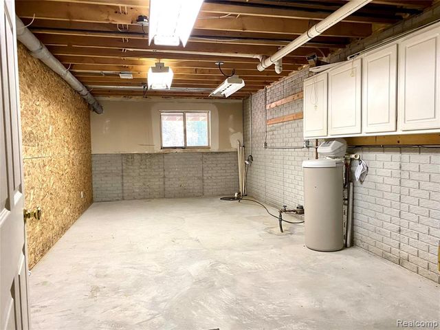 1099 Old Leake Court, Holly, MI 48442