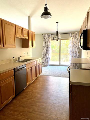 1099 Old Leake Court, Holly, MI 48442