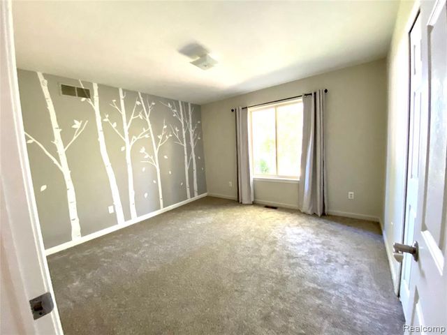 1099 Old Leake Court, Holly, MI 48442