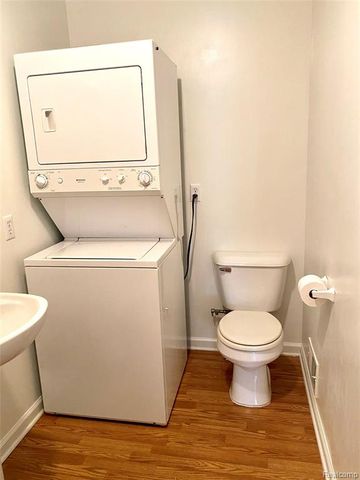 1099 Old Leake Court, Holly, MI 48442