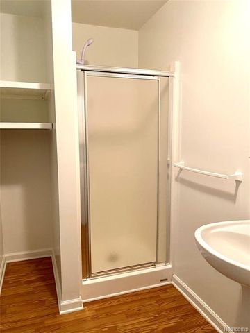 1099 Old Leake Court, Holly, MI 48442