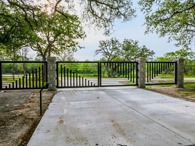 000 Little Creek RNCH, Johnson City, TX 78638
