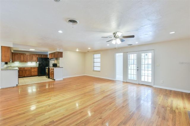 1828 SE LAKE WEIR AVENUE, Ocala, FL 34471