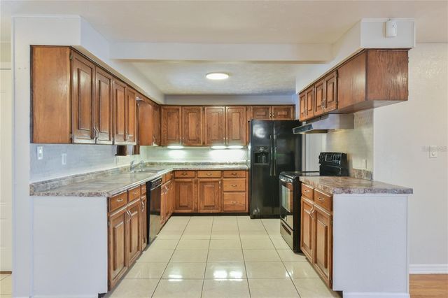 1828 SE LAKE WEIR AVENUE, Ocala, FL 34471