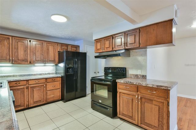 1828 SE LAKE WEIR AVENUE, Ocala, FL 34471