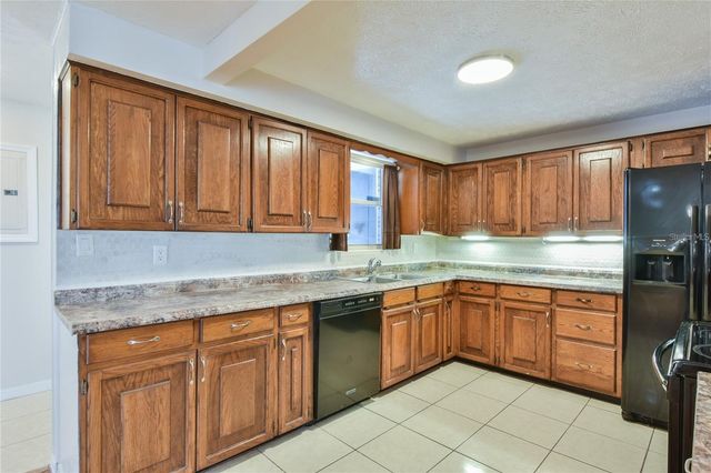 1828 SE LAKE WEIR AVENUE, Ocala, FL 34471