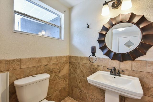 1828 SE LAKE WEIR AVENUE, Ocala, FL 34471