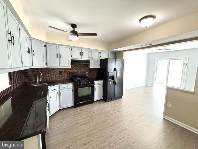 2 QUASAR CT, Sewell, NJ 08080