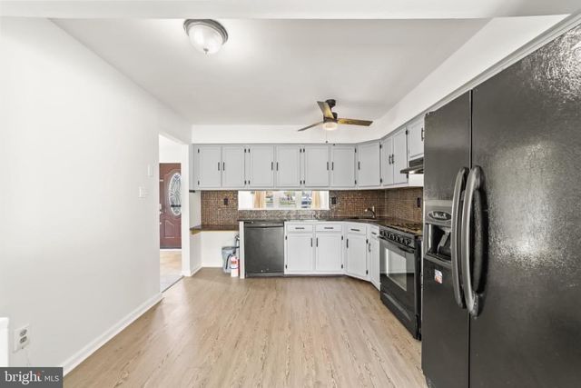 2 QUASAR CT, Sewell, NJ 08080
