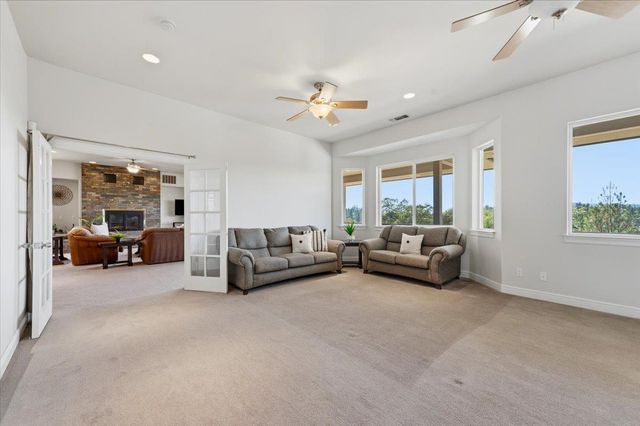 19114 Halcon Crest Ct, Grass Valley, CA 95949