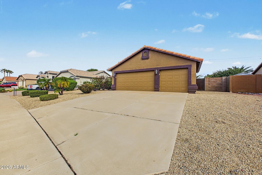 981 S CANAL Drive, Gilbert, AZ 85296 — photo 2
