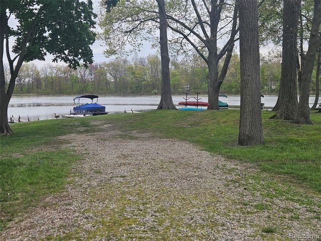 1210 Bay Ridge, Highland, MI 48356