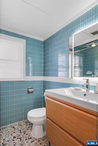 700 9th Street, Carlstadt, NJ 07072