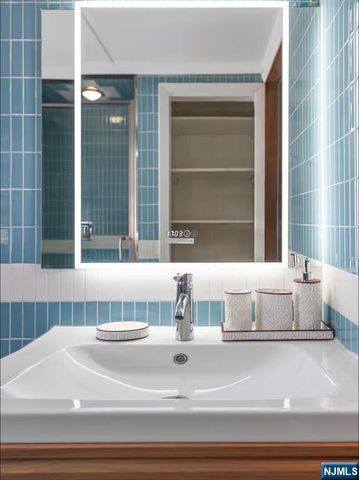 700 9th Street, Carlstadt, NJ 07072