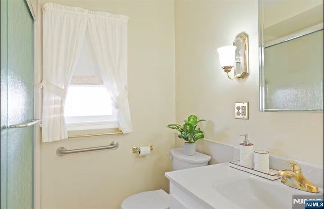 700 9th Street, Carlstadt, NJ 07072